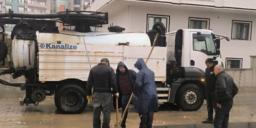 Mardin’de Yağış Mesaisi, MARSU ve Büyükşehir Belediyesi Ekipleri 10 İlçede Seferber Oldu