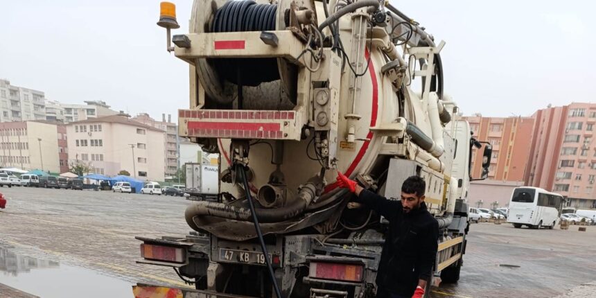 Mardin’de Yağış Mesaisi, MARSU ve Büyükşehir Belediyesi Ekipleri 10 İlçede Seferber Oldu