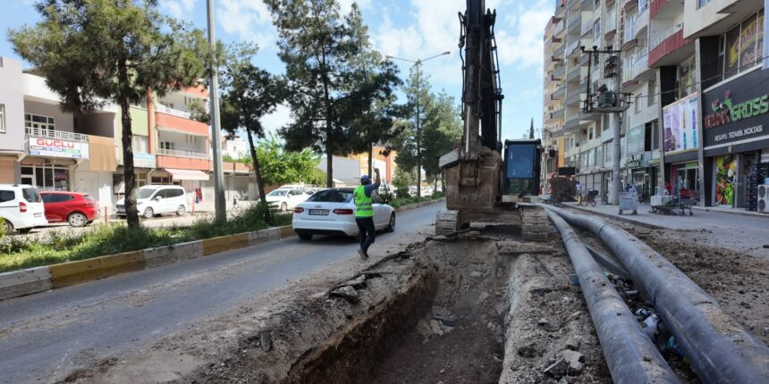 Kızıltepe’de 14 Mahalleyi Besleyen İçme Suyu Ana Hattın Ömrünü Tamamlayan Bölümü Yenilendi