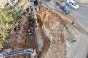 Kızıltepe’de 14 Mahalleyi Besleyen İçme Suyu Ana Hattın Ömrünü Tamamlayan Bölümü Yenilendi